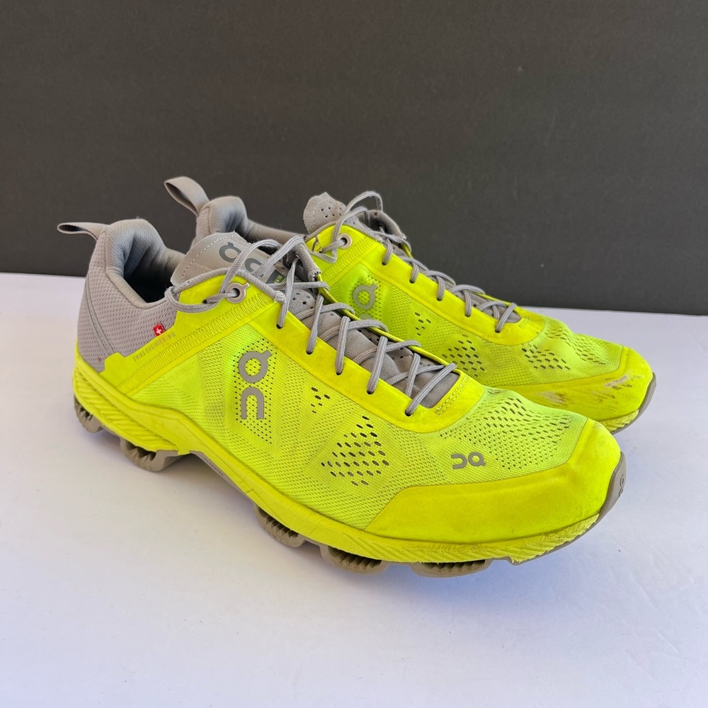 On cloud shoes mens sz 10